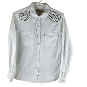 Democracy Western White Blouse pearl snaps with shoulder studs
